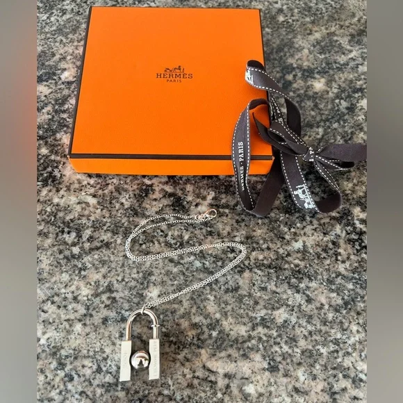 Hermes | Jewelry | Hermes 20 Silver Lhomme Peut Embellir La Terre  